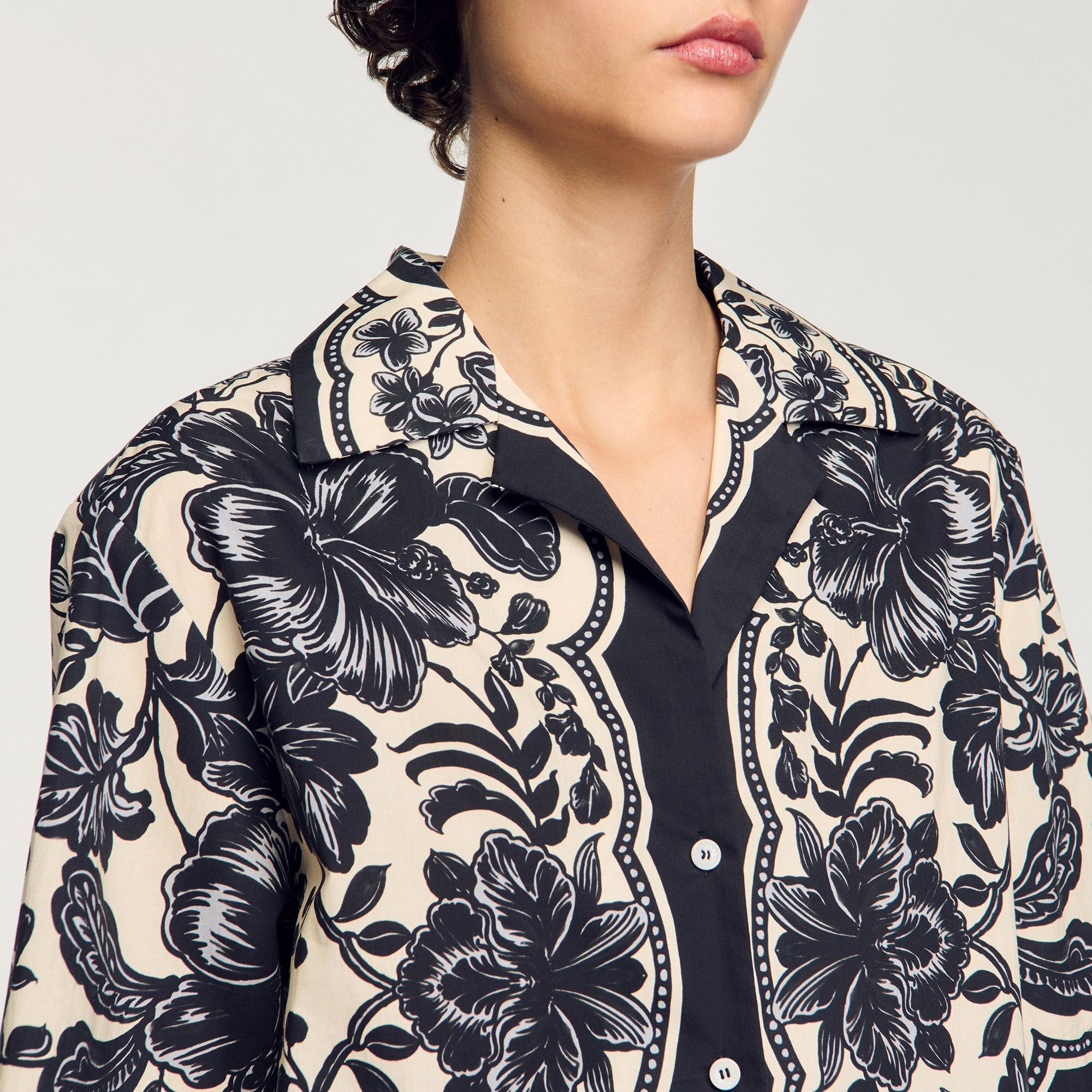 Floral Motif Shirt Ecru / Black