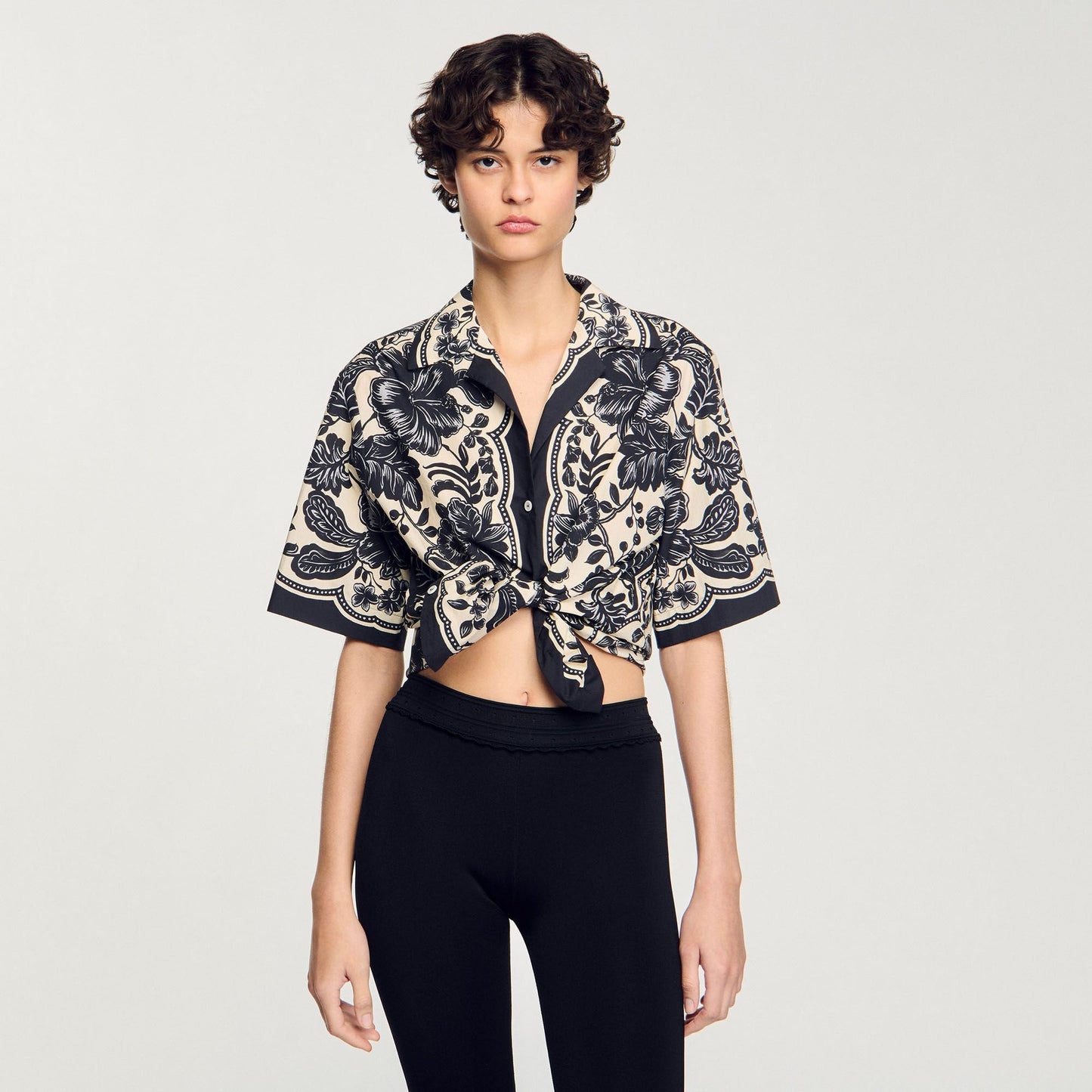 Floral Motif Shirt Ecru / Black