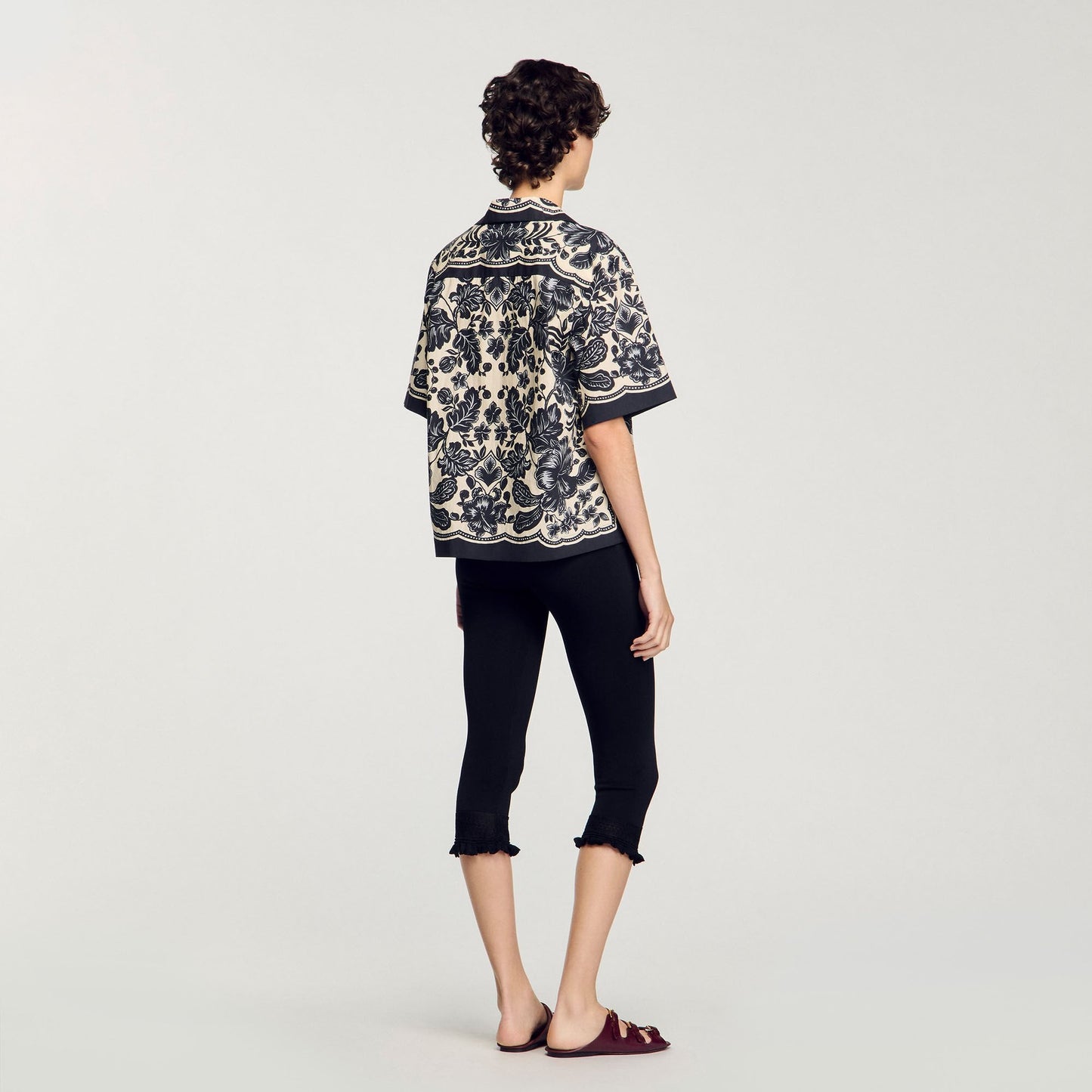 Floral Motif Shirt Ecru / Black