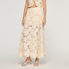 تنورة طويلة باللون البيج الفاتح