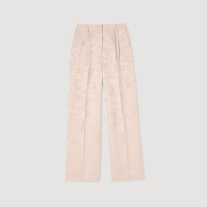 بنطلون بقصة كلاسيكية ونقشة ناعمة