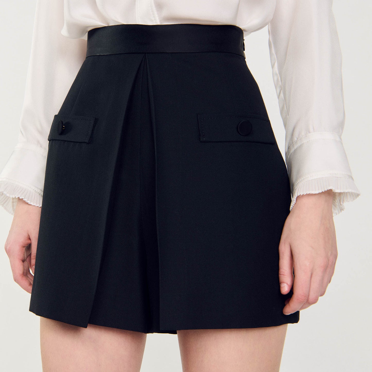 High-Waisted Shorts With Buttons Black